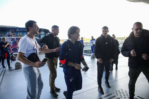 Zagreb: Odlazak hrvatske nogometne reprezentacije u Prag 