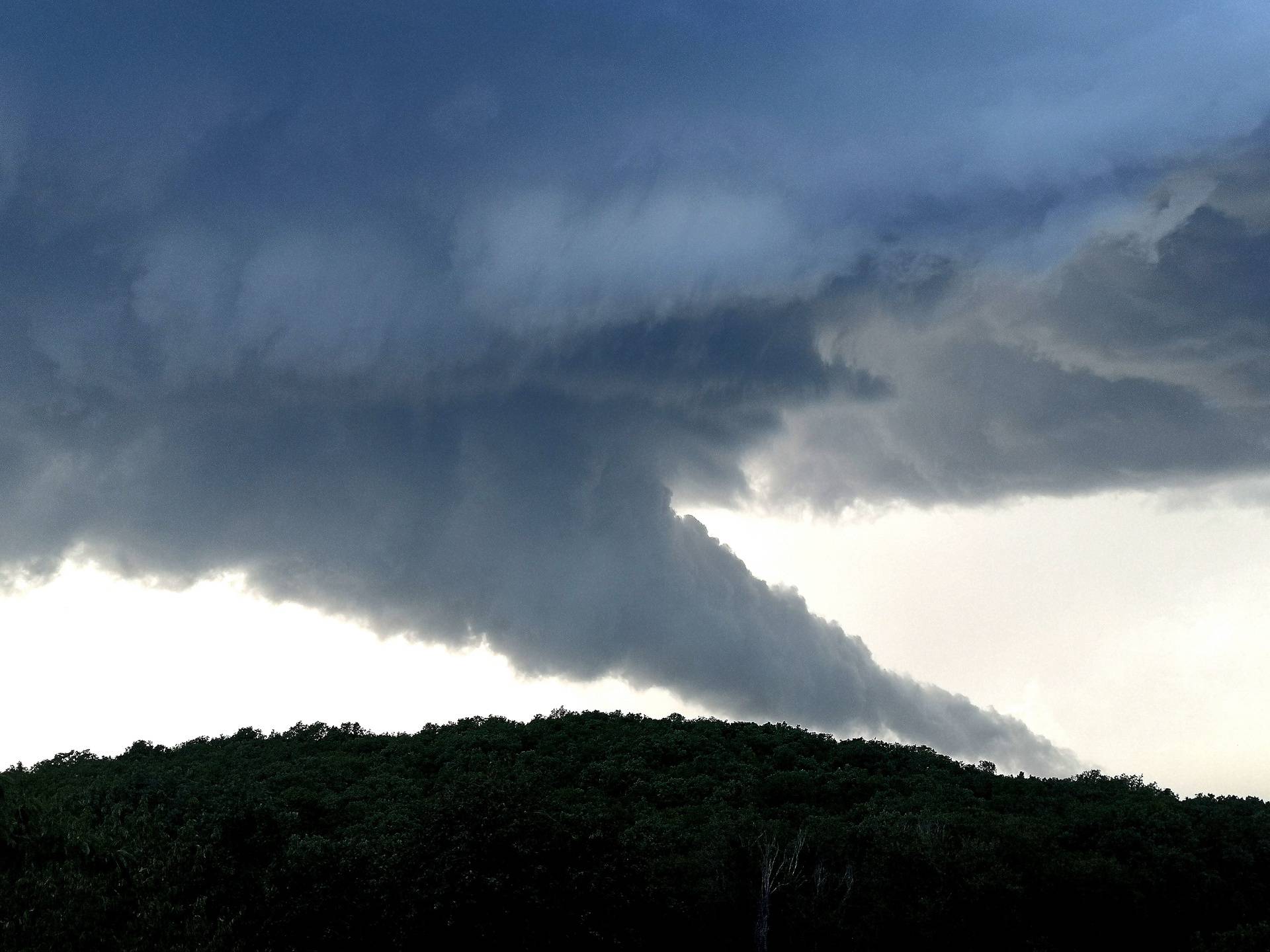 Veliko nevrijeme u središnjoj Istri: 'Ljudi, evo ga tornado'