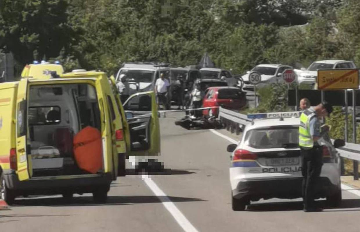 Pješak prelazio cestu na mjestu gdje nema pješačkog prijelaza, motociklist naletio na njega
