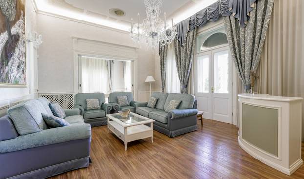 FOTO Želite vidjeti kako izgleda vila u Lovranu od 11 milijuna €? Ima 14 soba i izlaz na more