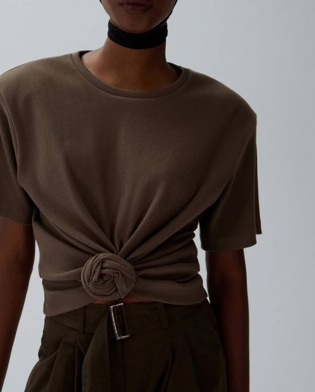 FOTO Nabrana majica poljskog brenda postala je hit - a sada ju imamo i u domaćoj verziji!