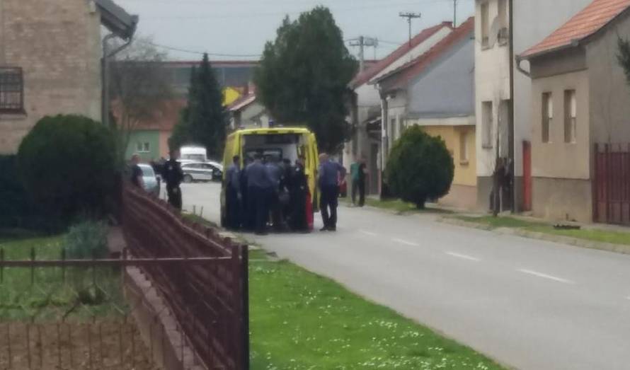 Policija mu je oduzela pištolj pa se popeo na krov: 'Ja ne idem!'