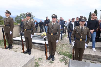 FOTO Posljednji ispraćaj Ante Ćorušića na groblju u Lovreću