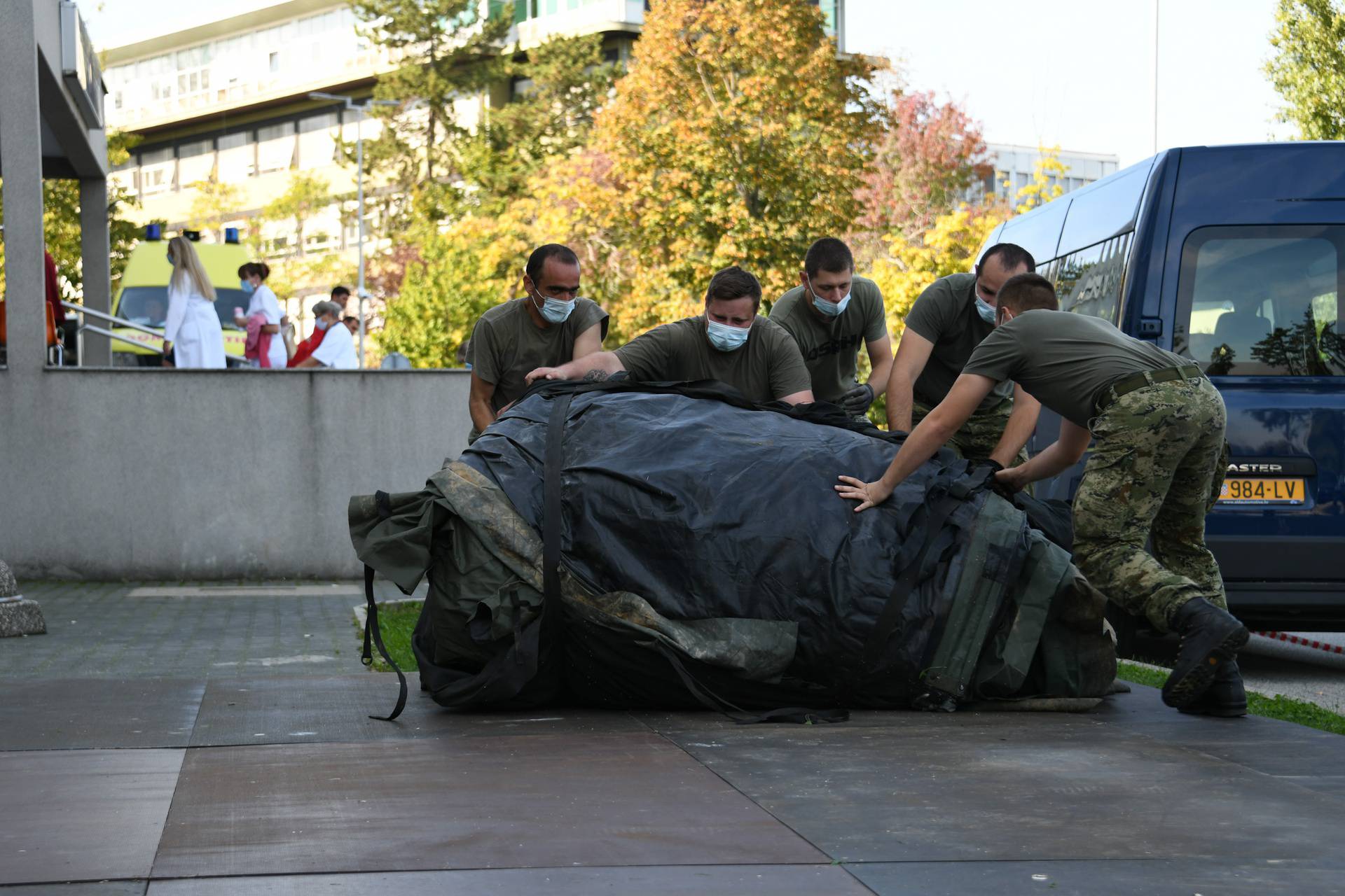 Vojska na Rebru podiže grijane šatore, koristit će ih kod trijaže