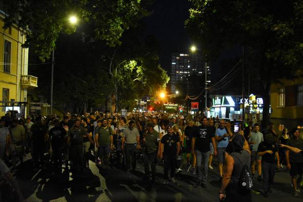 Niš: Ispred Osnovnog suda održan je prosvjed podrške pod nazivom "Svi smo mi Nikolina"