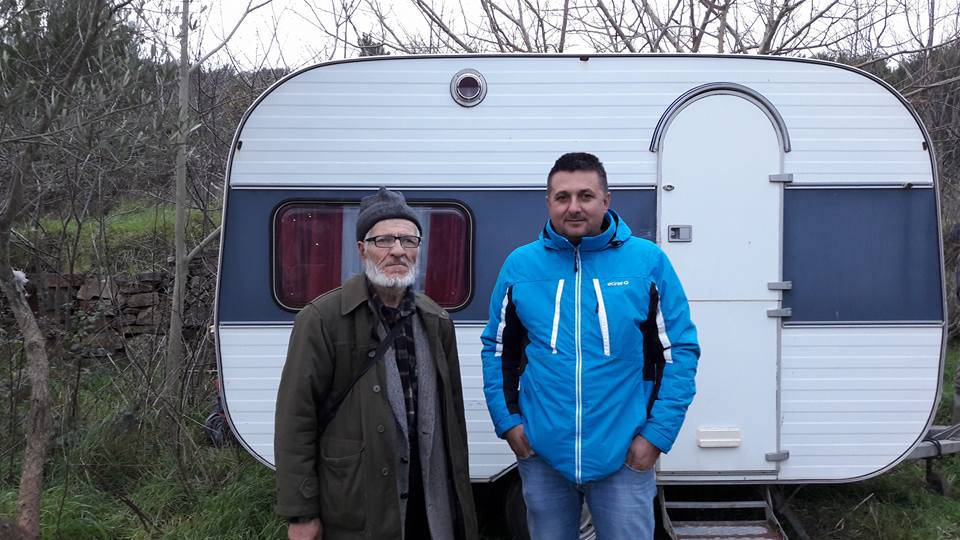 Živio je na ulici: Dobrom Muji Puljanin poklonio kamp kućicu