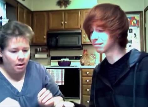Snimao dok je mami otkrivao da je gay, njena reakcija je 'sve'