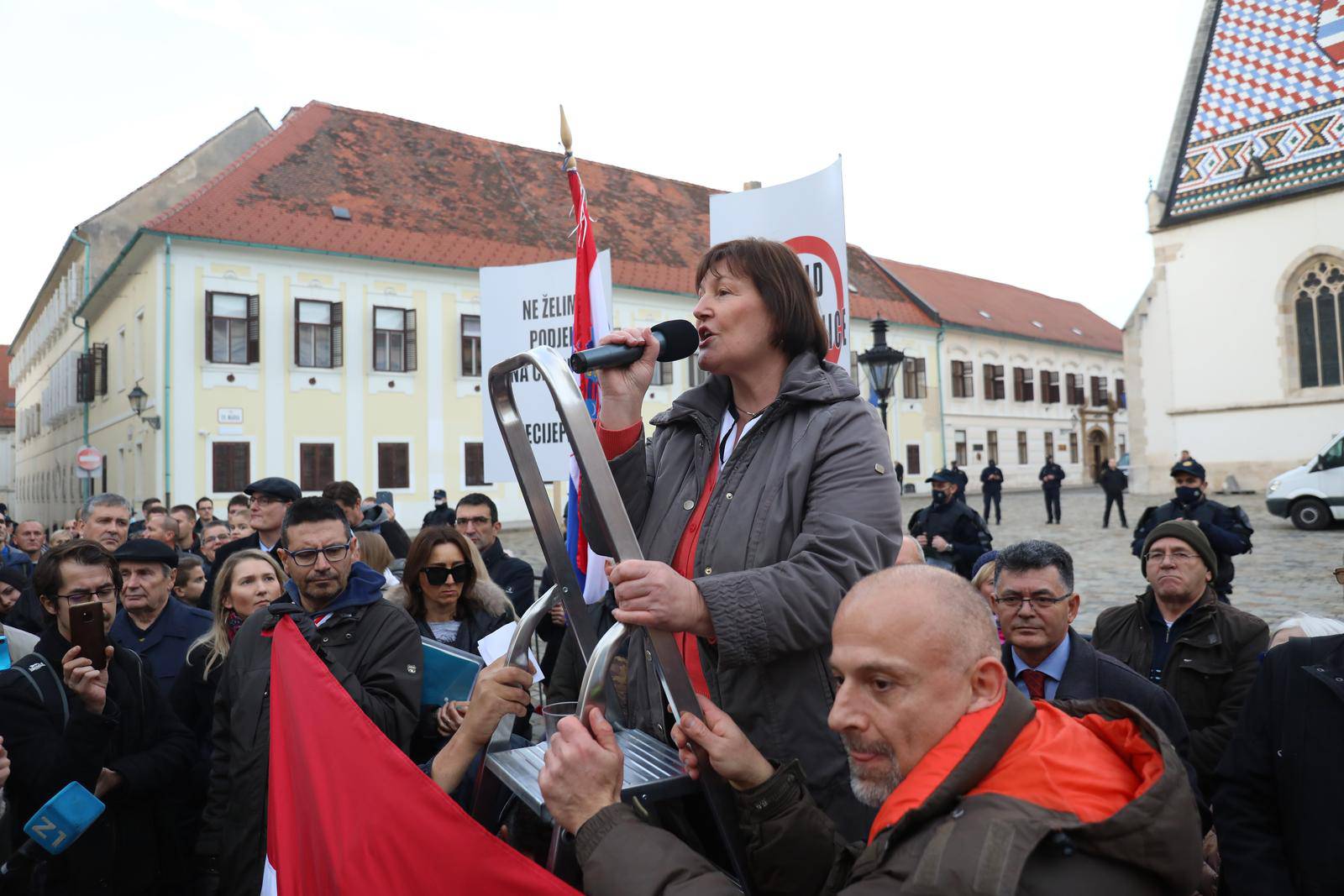 Zagreb: Na Markovom trgu započeo prosvjed za ukidanje CORONA potvrda 