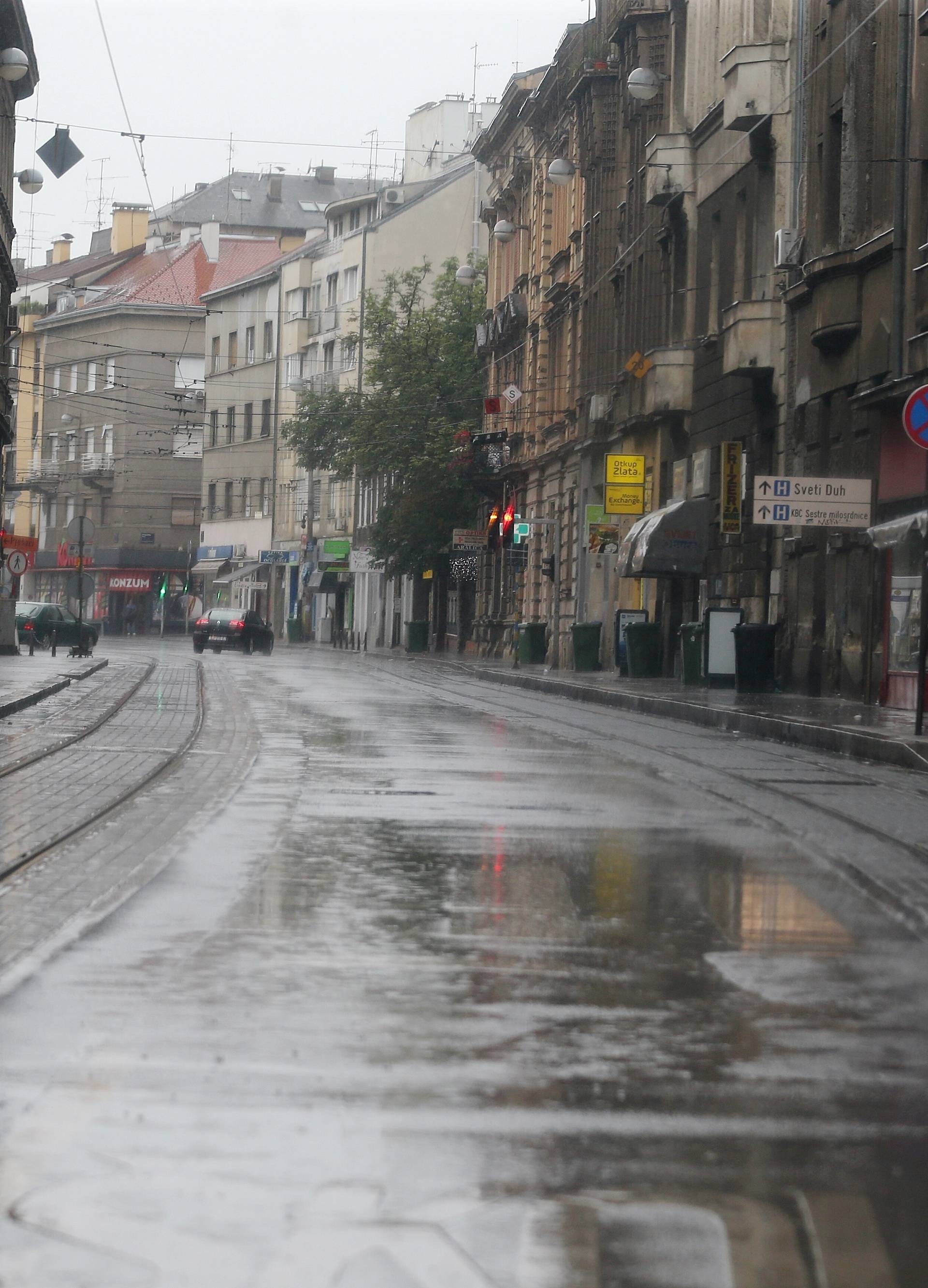 Zagreb: Najavljeno nevrijeme donijelo kiÅ¡u, vjetar i znaÄajan pad temperature