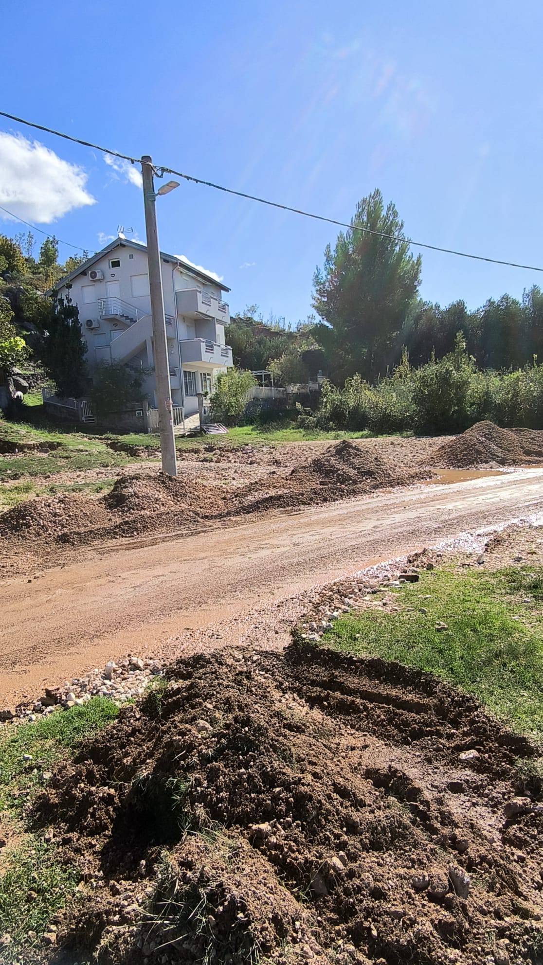 VIDEO Bujica u Mekoj Dragi ostavila katastrofu: 'Susjedu je sve uništeno, ceste su razorene'