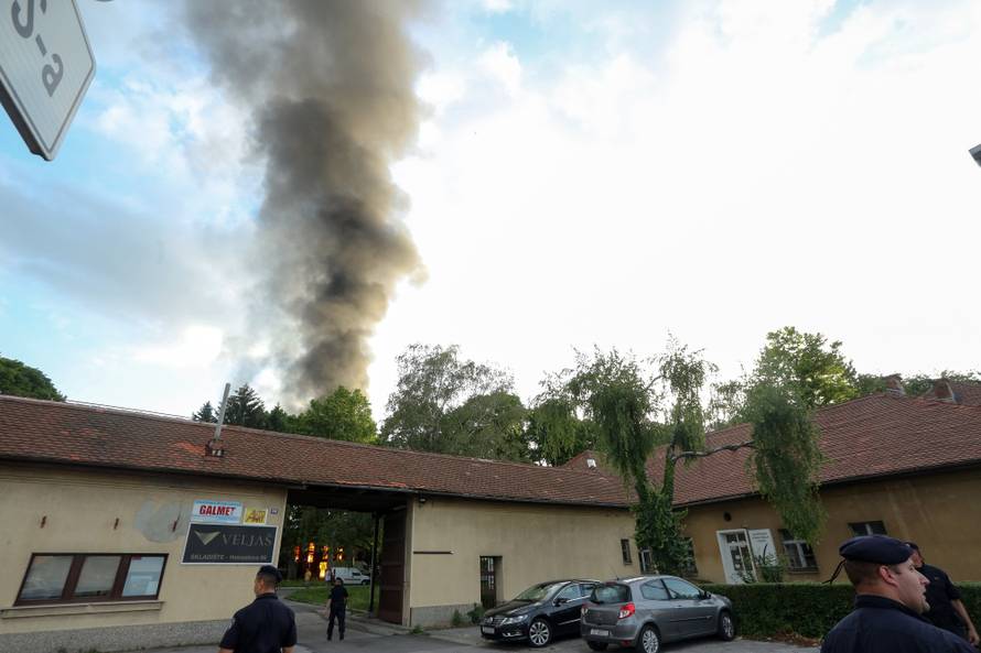 Požar u 'Staroj Zagrepčanki': Nad gradom se nadvio crni dim