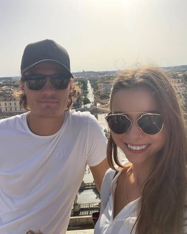 FOTO Vatrene Čehinje: Najbolji igrač ljubi brinetu, a golmana ekipe bodri atraktivna plavuša