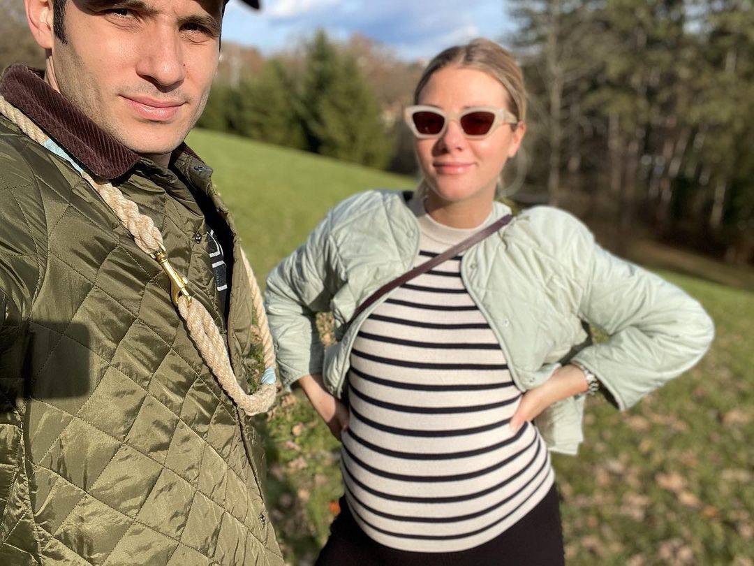 Fabijan Pavao Medvešek uskoro će postati otac, a njegova Karla sad je pokazala trudnički trbuh