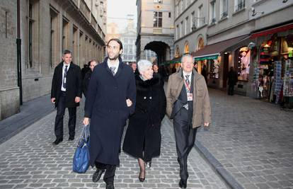 Nasmijana Kosor šetala sa sinom po centru Bruxellesa