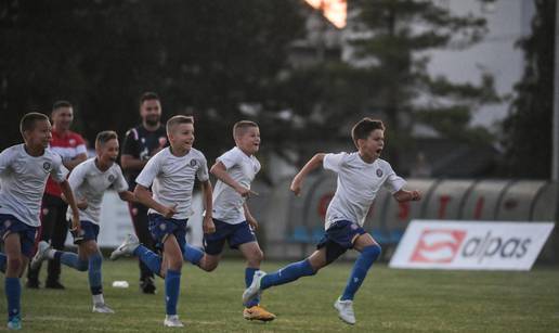 Hajduk je u finalu pobijedio C. zvezdu, Budimir im dao medalje