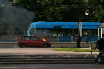 Zagreb: Fiat planuo dok je vozač 'čačkao' po motoru