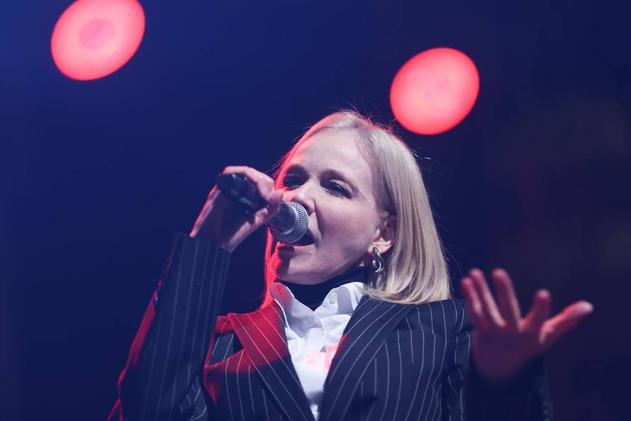 Samobor: Jelena Rozga zabavljala okupljene na Fašniku