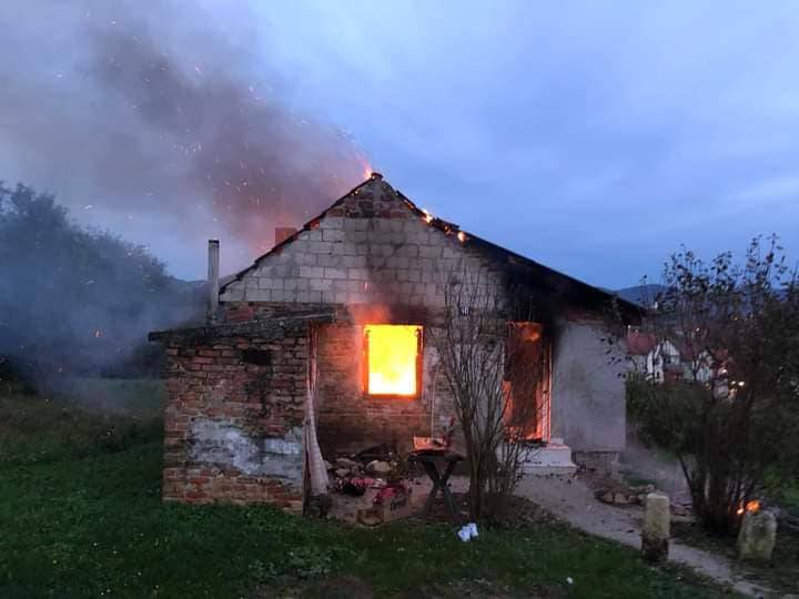 Požar na Sve svete: Izgorjela obiteljska kuća u Novom Marofu