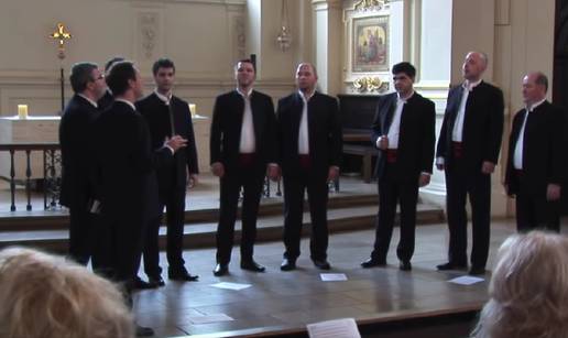 VIDEO Klapa otpjevala 'Sve još miriše na nju' za Akija, naježili su sve svojom izvedbom hita