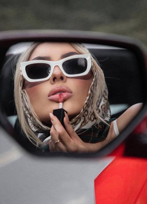 FOTO Mama influencerica: Anita voli pozirati bez ičega na sebi