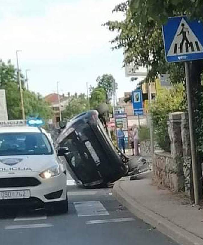 Auto završio na krovu u Viškovu: 'Prevrtao se čak tri puta, stakla je bilo posvuda'