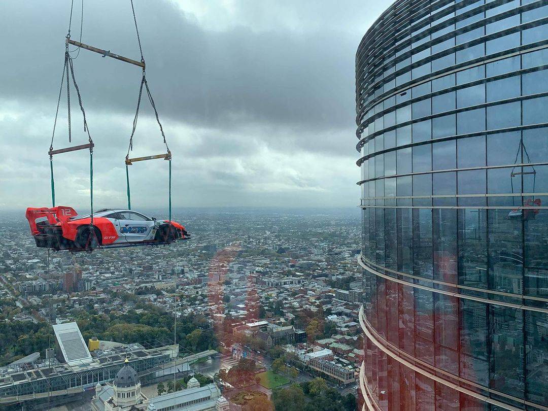 Bogataš razbjesnio javnost i parkirao McLaren od 3 milijuna dolara u penthouse na 57. katu