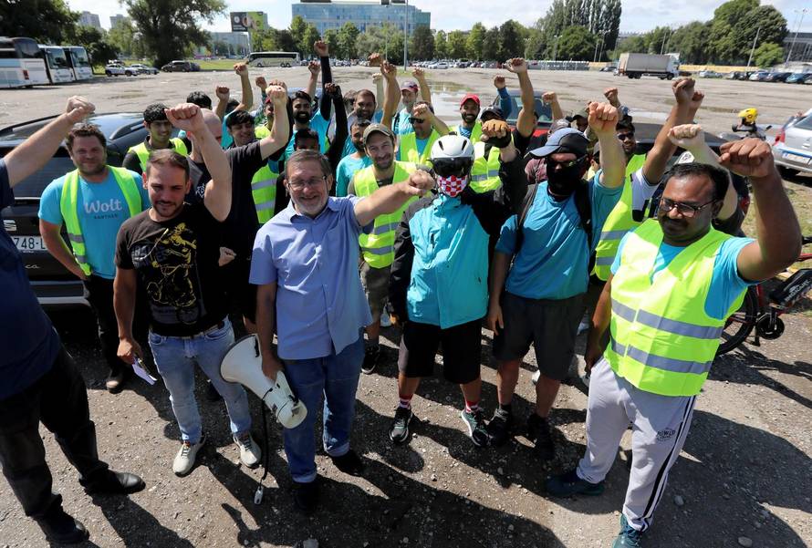 Zagreb: Radnici Wolta koji prosvjeduju okupili su se ispred Velesajma