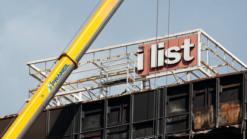 FOTO Uklonili natpis Večernjeg lista sa zgrade Vjesnika