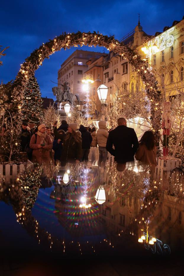 Zagreb: Zagrebački Advent na Trgu bana Jelačića