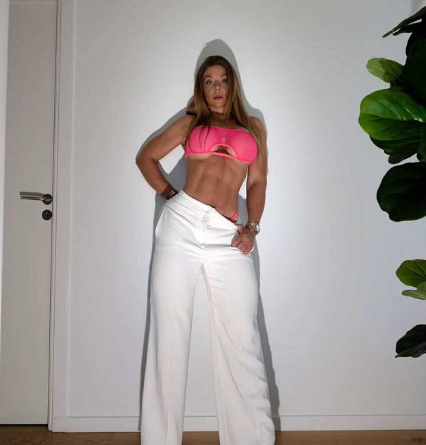 FOTO Jednostavno neodoljiva: Ova fitness trenerica je mama dvoje djece, a figura joj je vrh!