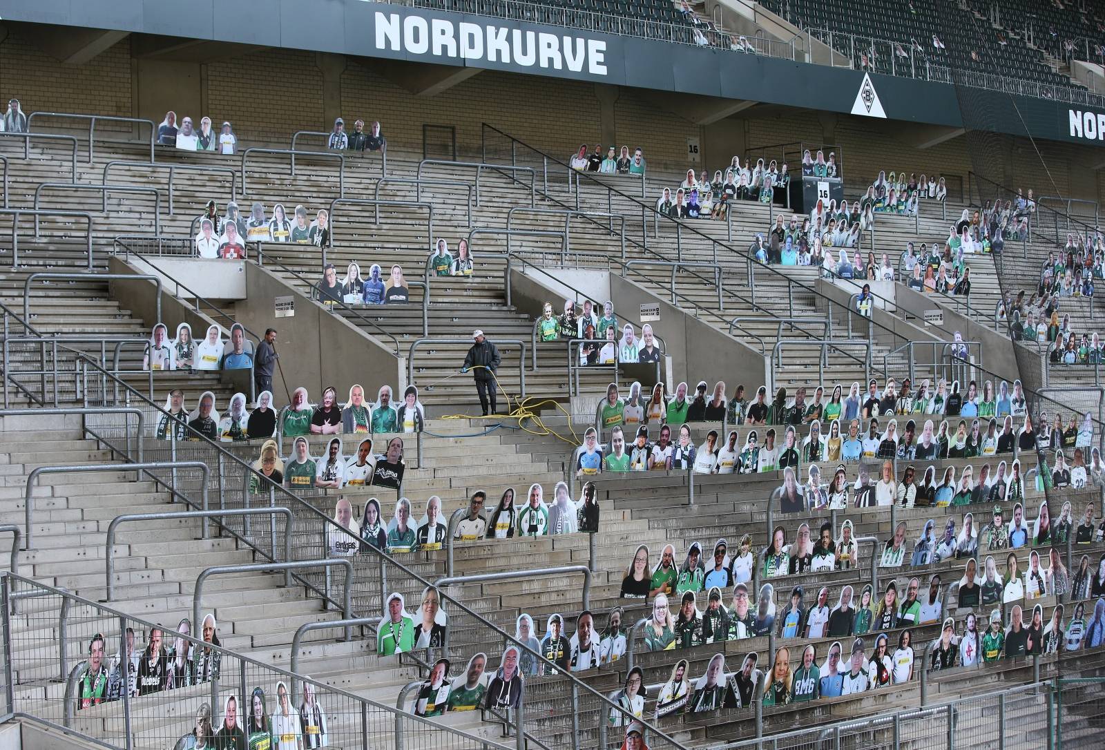 firo: 16.04.2020, football, 1.Bundesliga, season 2019/2020, Gladbach, Borussia Monchengladbach, Stadion Borussiapark, portraits fans,