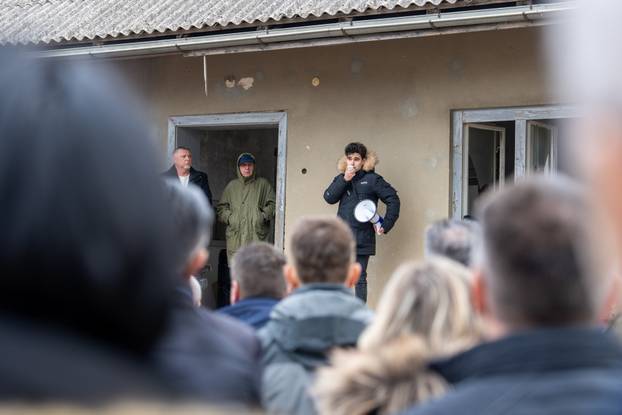 U Gospiću održan prosvjed radi odlaganja opasnog otpada 