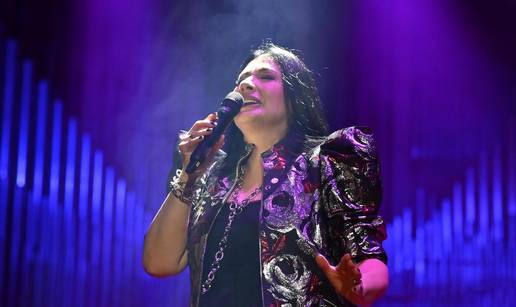 Kaliopi na koncertu u Lisinskom imala dva posebna gosta, a publika ju vraćala 2 puta na bis