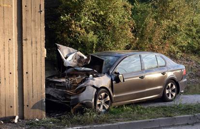 U nesreći u Puškarićevoj ulici poginuo je vozač automobila 