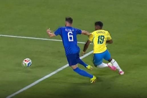 VIDEO Dobro pa je prijateljska! Pogledajte kontroverzni penal za Brazilce protiv 'vatrenih'