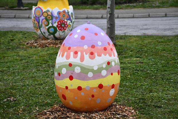 Slavonski Brod: Počelo ukrašavanje središta grada uskrsnim dekoracijama