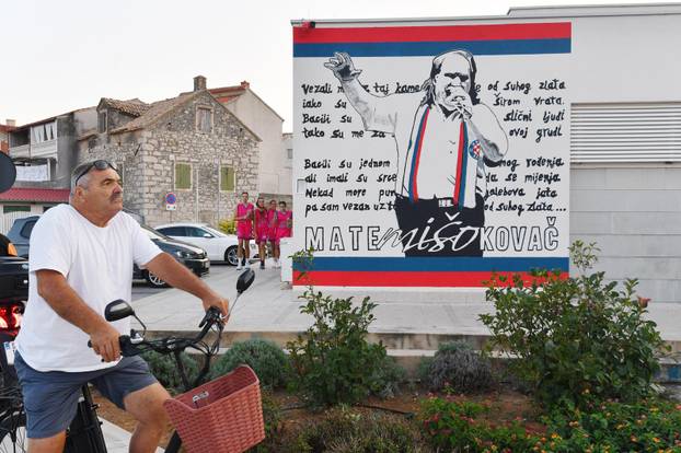 Tribunj: U centru mjesta oslikan mural Mati Miši Kova?u