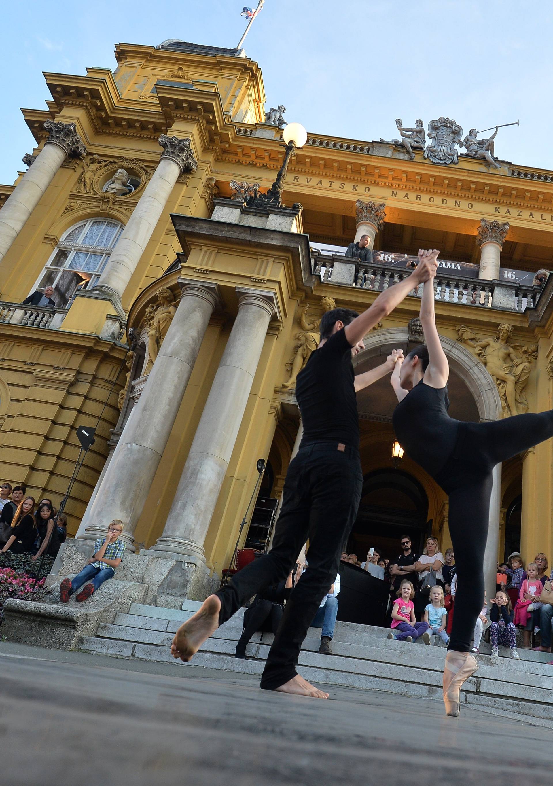 Video: Zagreb je u 'Bijeloj noći' postao jedna velika pozornica