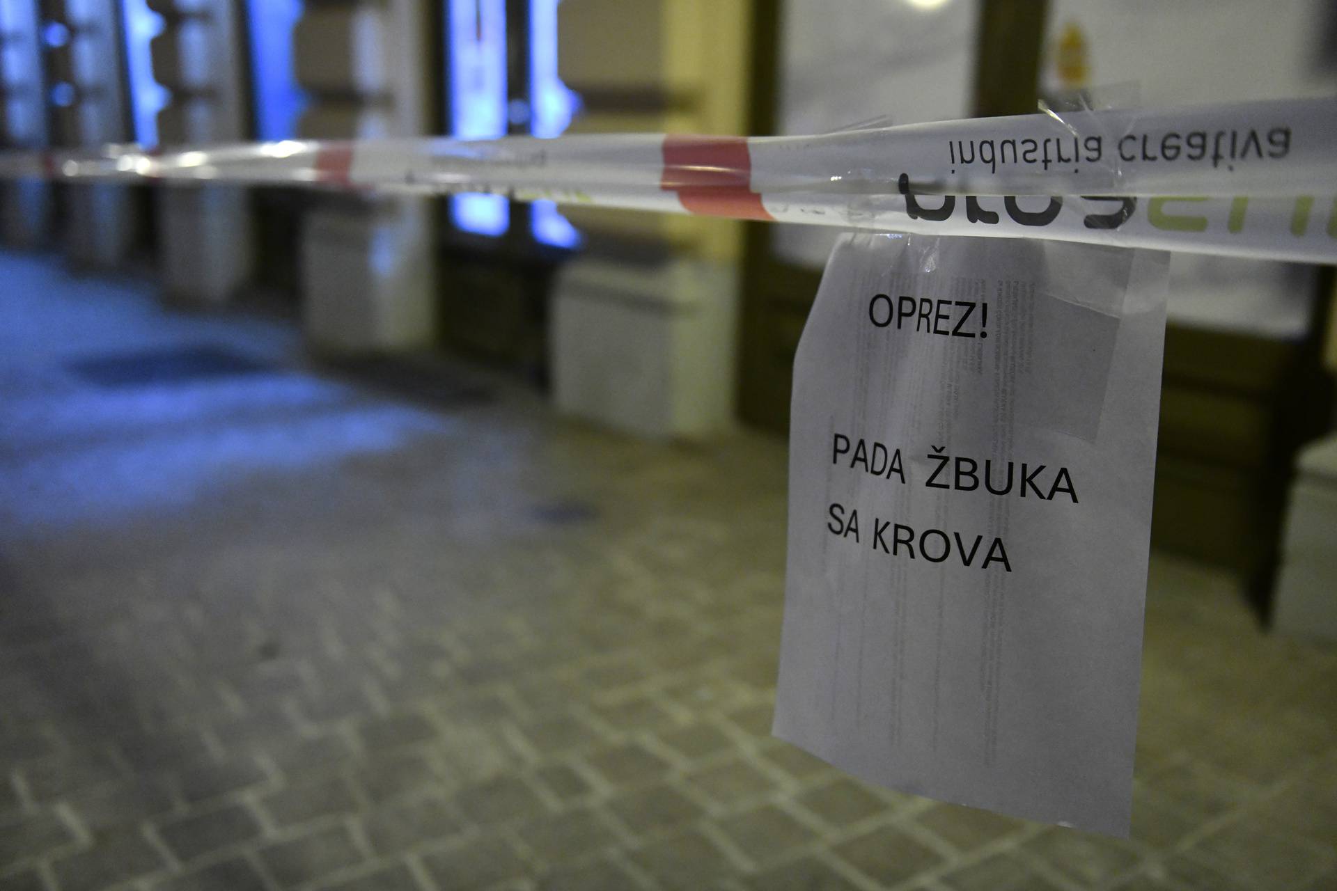 Zagreb: Odlomio se dio fasade na zgradi Mullera u centru grada