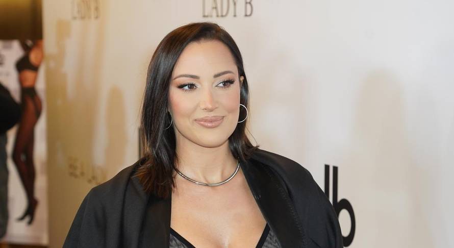 Beograd: Dobro raspoložene Lepa Brena i Aleksandra Prijović na promociji novih proizvoda  Lady B 