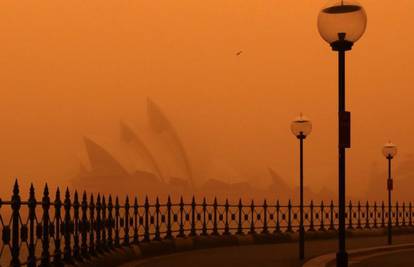 'Crvena oluja' Sydneyu je odnijela na milijune dolara