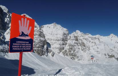 Austrija: U lavinama poginulo osmero, preživio Šveđanin (42)