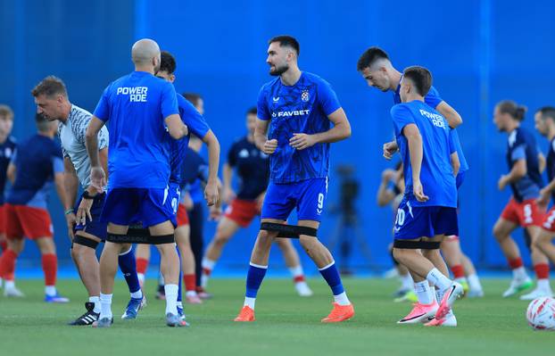 Dinamo i Rudeš sastali se u 3. kolu SuperSport HNL-a, zagrijavanje