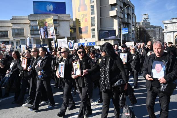 Skoplje. Prije početka suđenja za požar u diskoteci Pulse u Kočanima održan je prosvjed Marš anđela