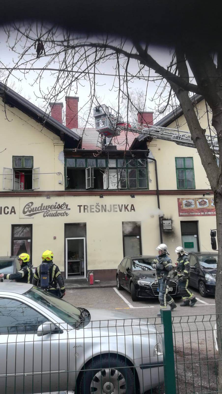 Zapalio se dimnjak: Četvrti put gasili krov pivnice u Zagrebu