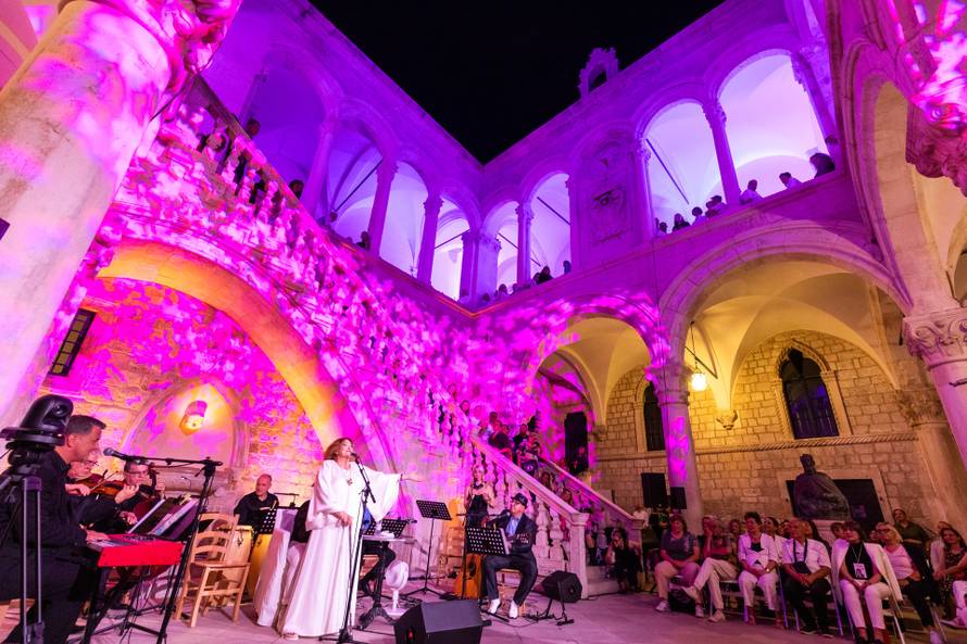 Prvi dubrovački oproštajni koncert Tereze Kesovije