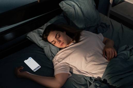 Mobitel vam je pored glave dok spavate? Evo kakve posljedice to ima za cijeli organizam