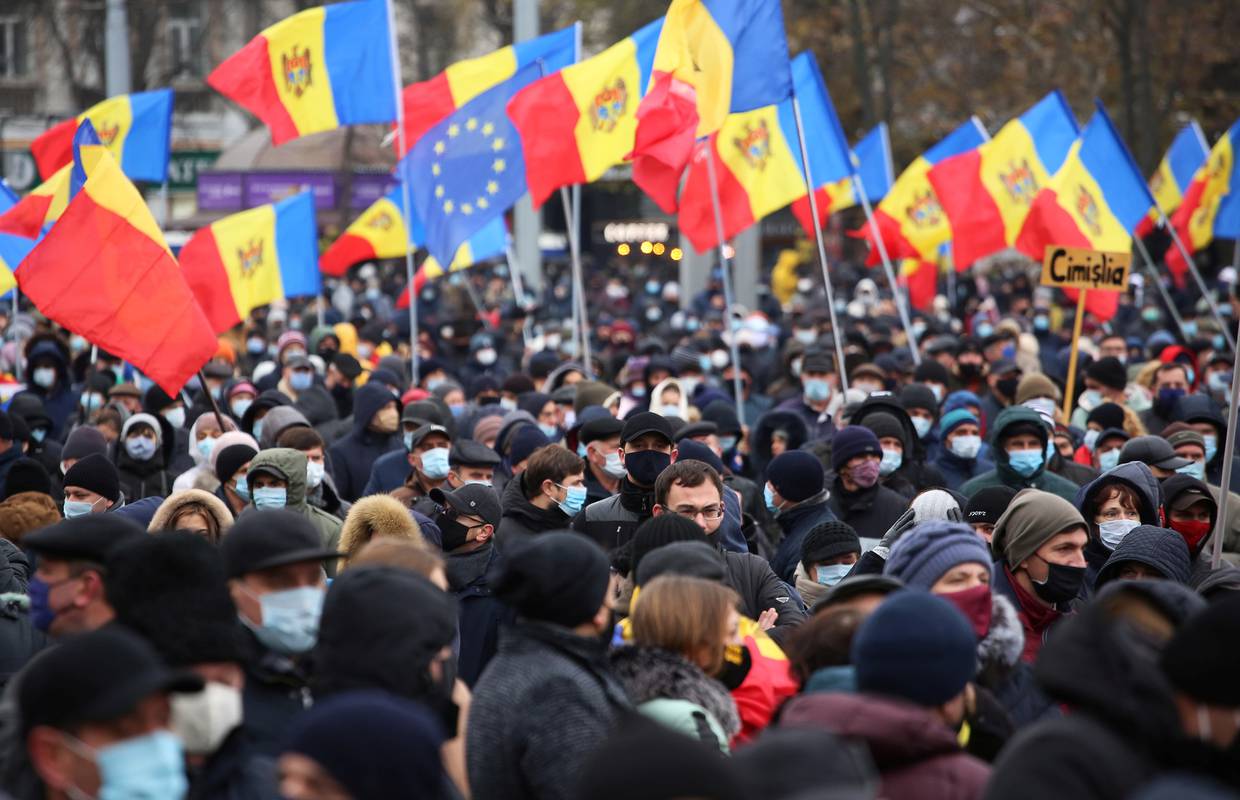 Tisuće prosvjednika u Moldaviji: 'Dolje lopovi, dolje korupcija'