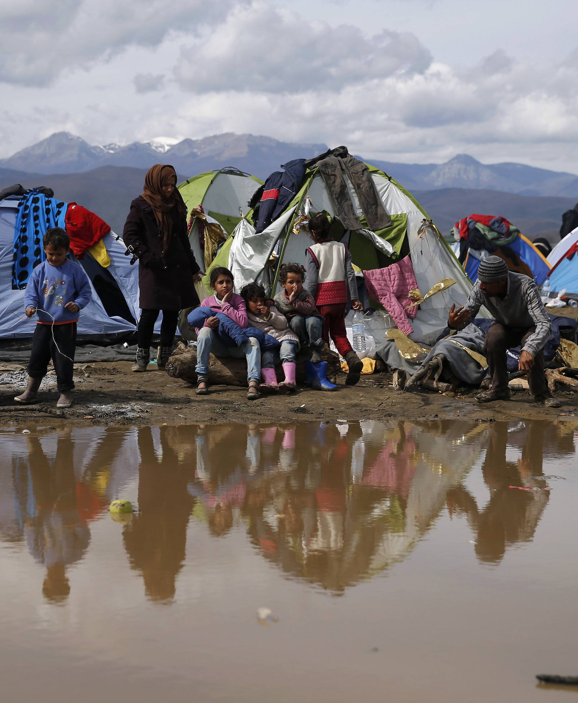 'Izbjeglice namjerno sjede u blatu i pritišću Europsku uniju’