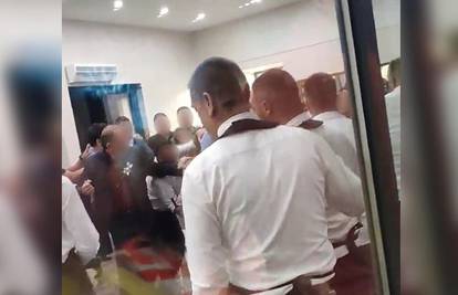 VIDEO Makljaža u luksuznom restoranu: Svatovi se potukli sa radnicima, sedam ozlijeđenih
